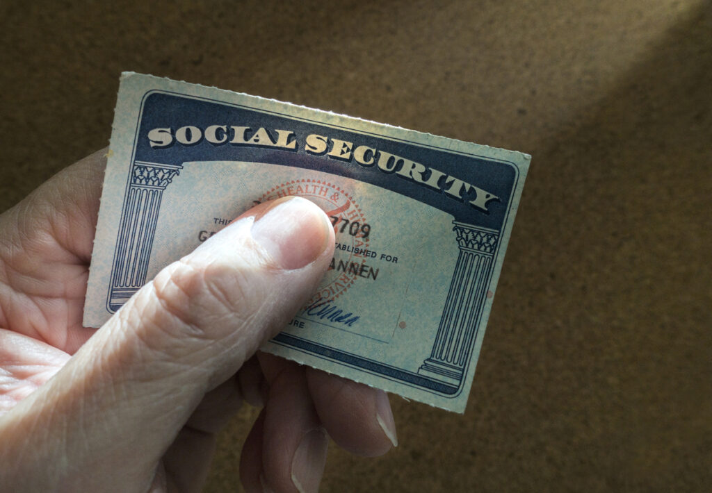 what not to keep in wallet social security